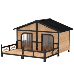 Abri pour animaux surélevé de type cabane extérieure en bois avec terrasse de porche.