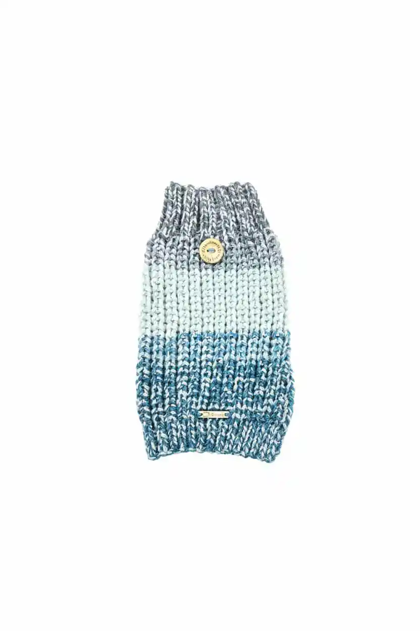 Gilet gris et turquoise avec bouton de bois
