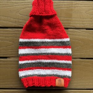 Chandail tricoté à la main pour chien et chat  / Hand‑Knitted Sweater for Dogs and Cats