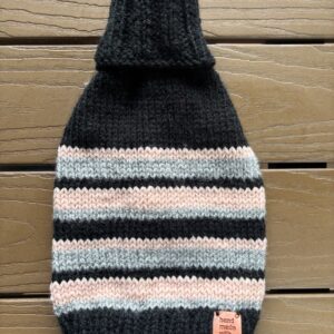 Chandail tricoté à la main pour chien et chat  / Hand‑Knitted Sweater for Dogs and Cats
