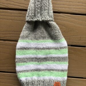 Chandail tricoté à la main pour chien et chat  / Hand‑Knitted Sweater for Dogs and Cats