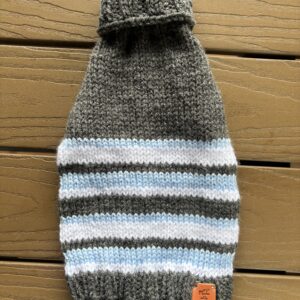 Chandail tricoté à la main pour chien et chat / Hand‑Knitted Sweater for Dogs and Cats