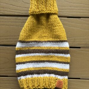 Chandail tricoté à la main pour chien et chat  / Hand‑Knitted Sweater for Dogs and Cats