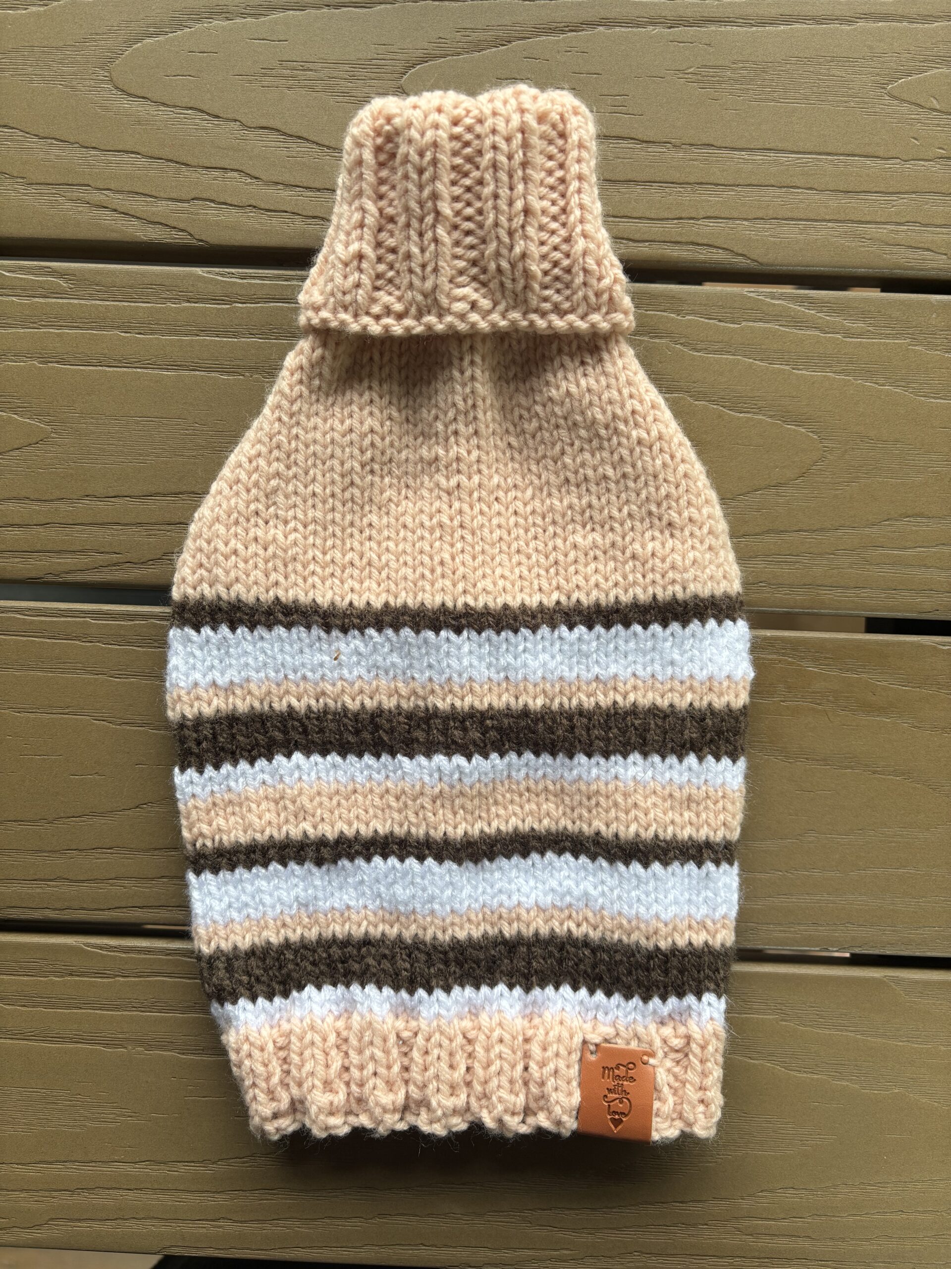 Chandail tricoté à la main pour chien et chat / Hand‑Knitted Sweater for Dogs and Cats