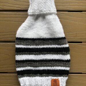 Chandail tricoté à la main pour chien et chat  / Hand‑Knitted Sweater for Dogs and Cats