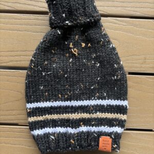 Chandail tricoté à la main pour chien et chat  / Hand‑Knitted Sweater for Dogs and Cats
