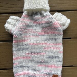 Chandail tricoté à la main avec manches pour chien et chat  / Hand‑Knitted Sweater with Sleeves for Dogs and Cats
