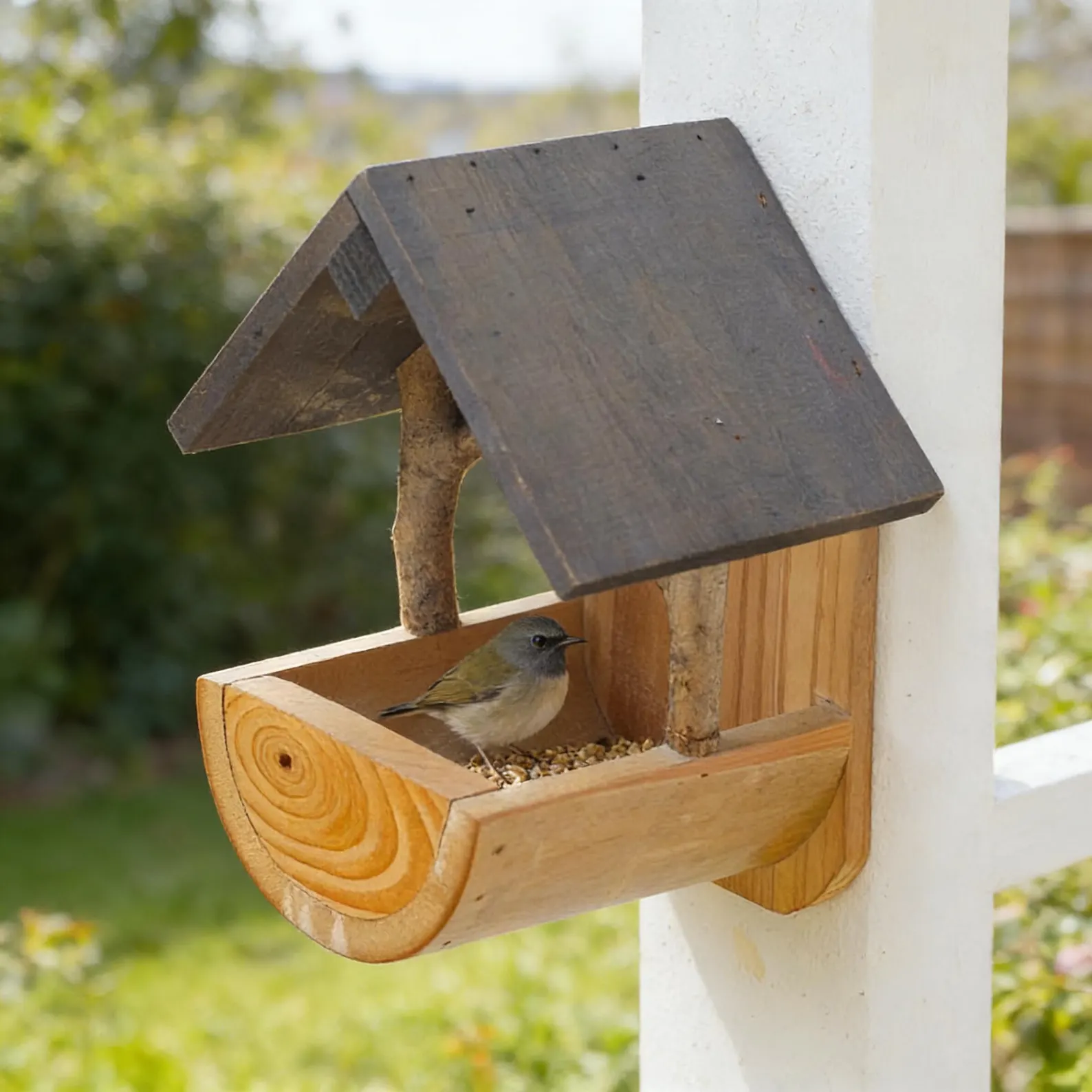 Mangeoire à oiseaux murale en bois - Ornement extérieur de grande capacité, accessoire de jardin en bois naturel – Image 2