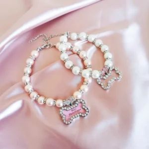 Collier élégant en perles et strass