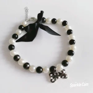 Collier élégant en perles et strass avec nœud papillon