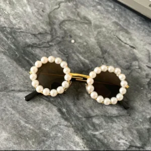 Lunettes de soleil perlées pour chiens et chats